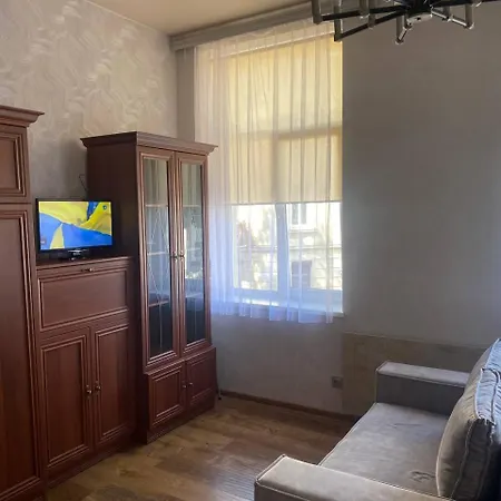 на вулиці залізняка - бічна вулиці антоновича * Λβιβ
